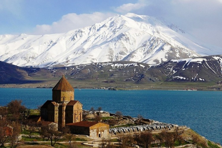 ジョージア、アルメニア＆アゼルバイジャン３ヵ国周遊の旅　１２日間