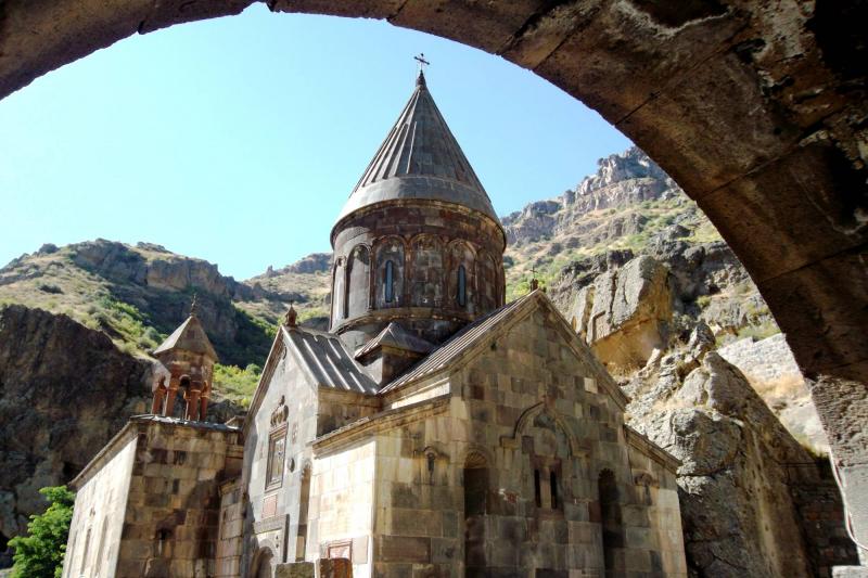 アルメニア　世界遺産と花が溢れる渓谷ツァグカゾールをめぐる