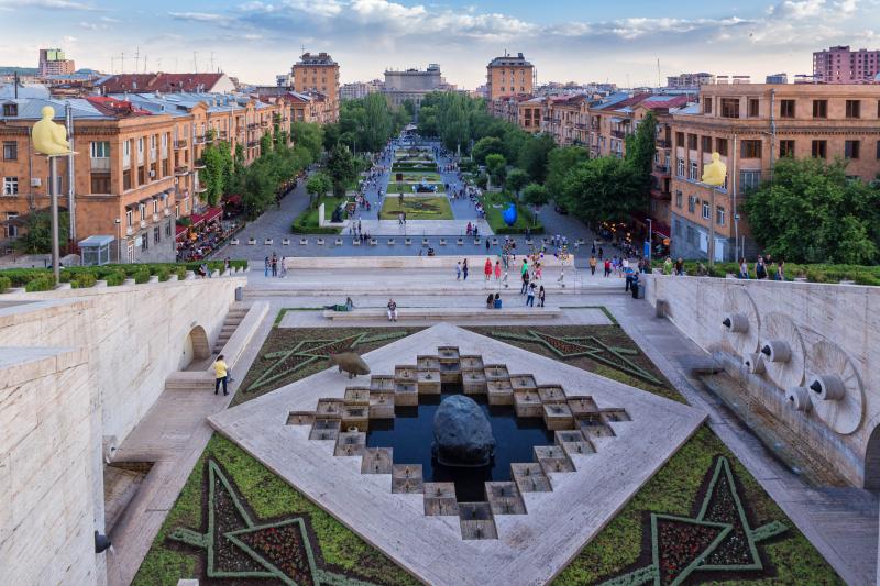 アルメニア　最古の都市エレバンとアルメニア正教の中心地をめぐる　エレバン・エチミアジン・ズヴァルトノツ　日帰りツアー