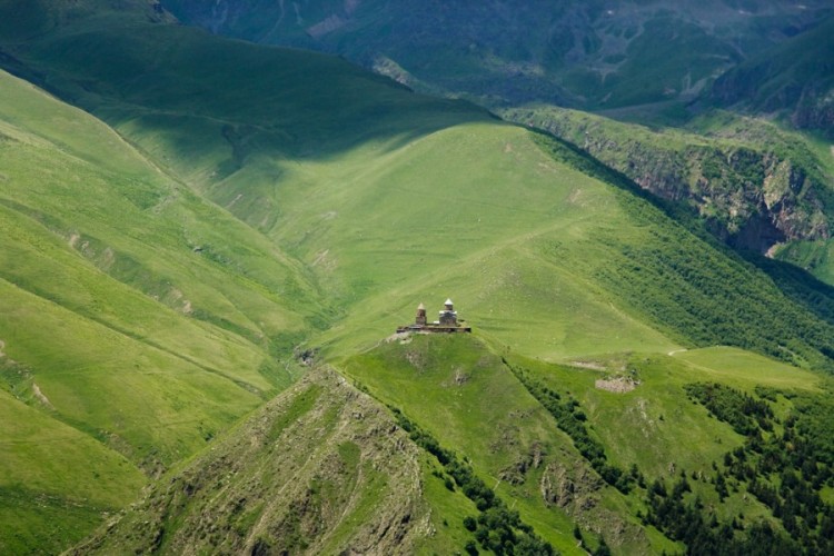 ジョージア カズベギと絶景地をめぐるジュタ村のトレッキング