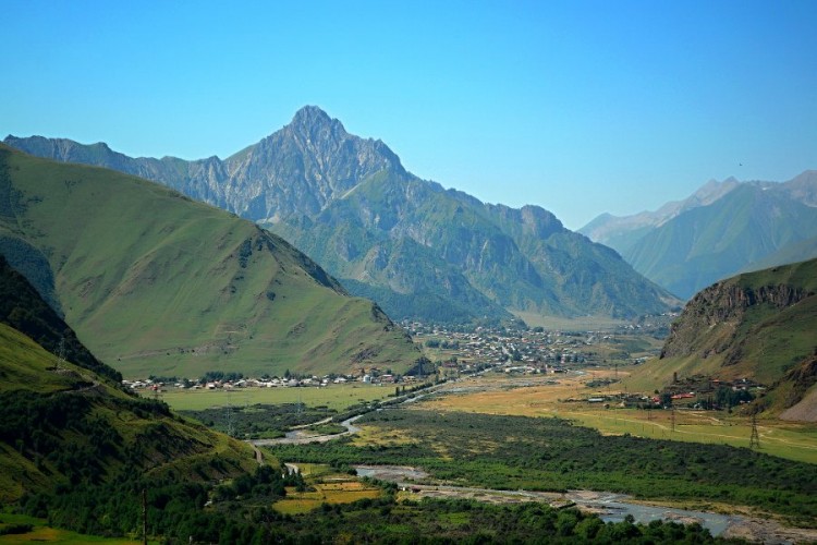 ジョージア カズベギと絶景地をめぐるジュタ村のトレッキング