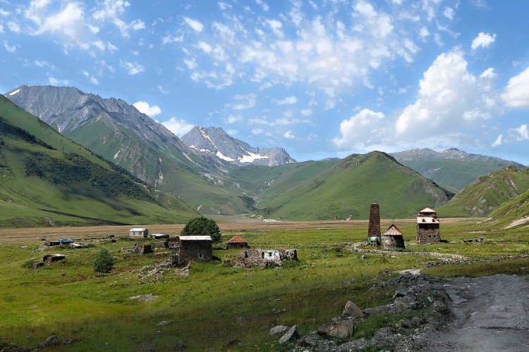 Jvari Monastery, Ananuri, Gudauri, and Kazbegi Private Tour with Lunch