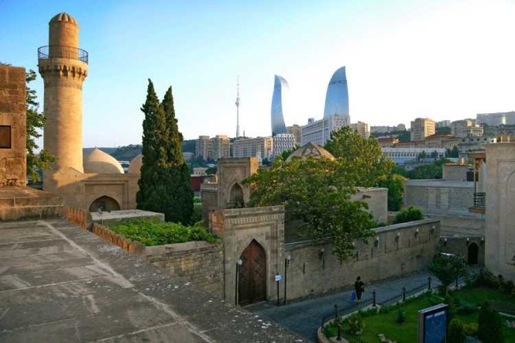 Старый и современный Баку, Горящая гора, Замок Рамана, Гобустан (5 дней)